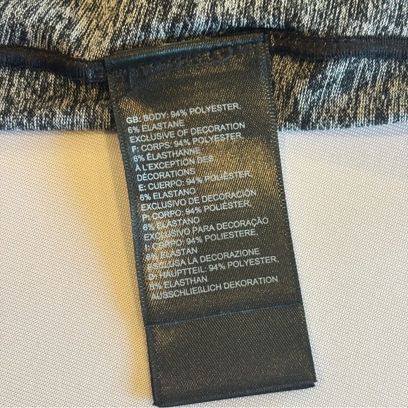 THE NORTH FACE Black & Grey Athletic Cropped Tank Top Sports Bra Like New Medium - Picture 8 of 13